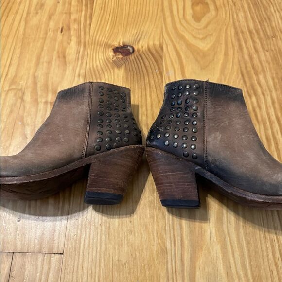 LIBERTY BLACK Distressed Leather Studded Ankle Western Bootie Women's Size 6.5 - Picture 12 of 14